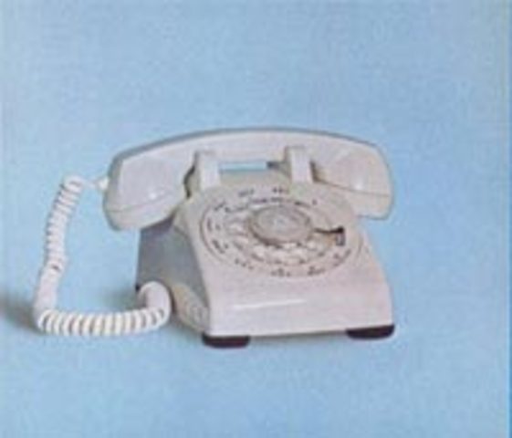 "500" Type Color Desk Phone Invented