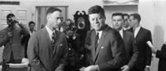 Meets JFK as part of the Alabama football team