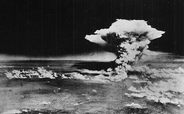 Atomic bomb dropped on Hiroshima