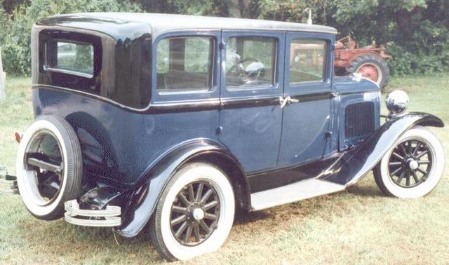 1928 primer automóvil de precio medio