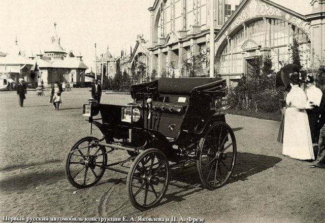 En 1899 se asocia con la aparición de un taxi y el primero en el mundo de violaciónes de tráfico