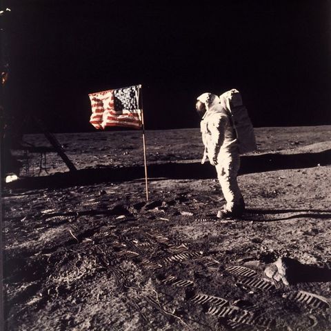 Neil Armstrong llega a la Luna
