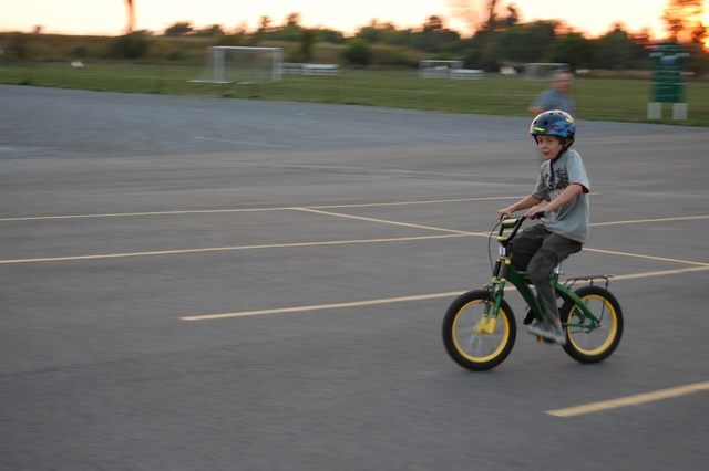 Monté una bicicleta para primera vez.
