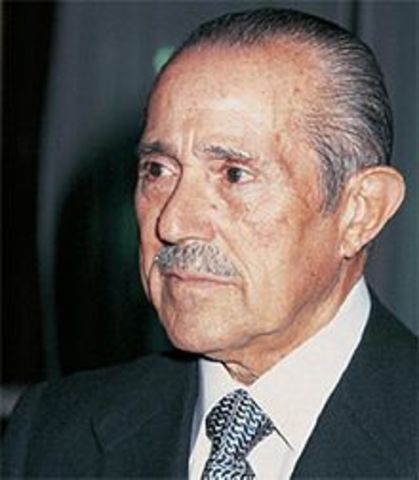 Dimisión de Arias Navarro