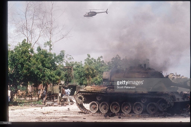 U.S. attacks Aidid compound by helicopter