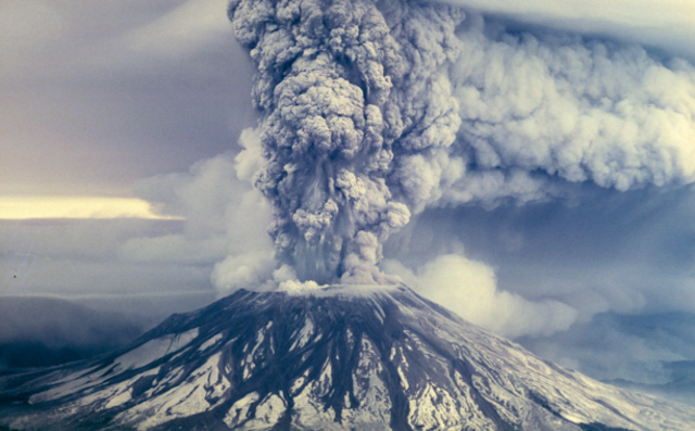 Mount Saint Helens errupts
