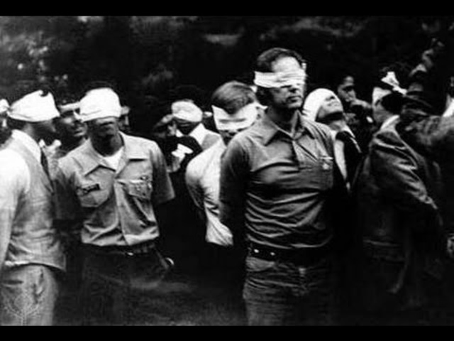 Rehenes, y guerrilleros.