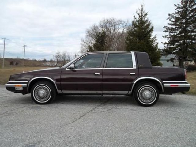 1988  Primer Automóvil Americano Con “Air Bag”