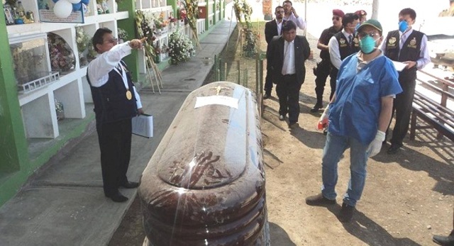 Exhumacion de padre de Daumart