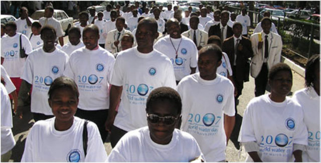 Dia mundial del agua 2007 AFRONTAR  EL ESCAZES AGUA