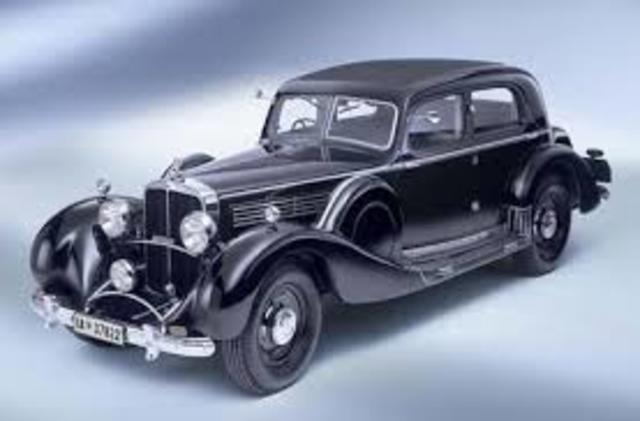 1920 Primer auto sedan.