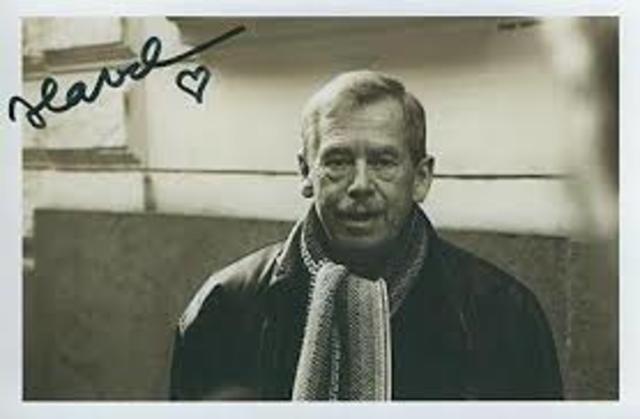 Vaclav Havel elected president of Czechoslovakia