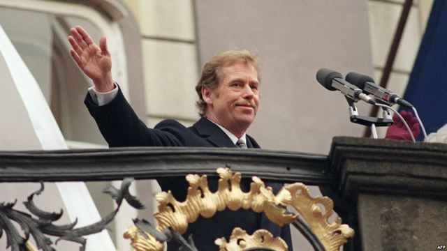 Vaclav Havel elected president of Czechoslovakia