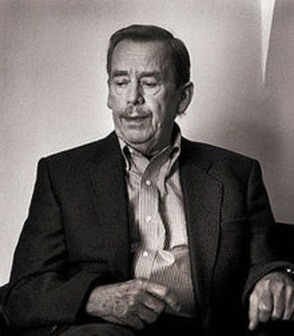 Vaclav Havel elected president of Czechoslovakia