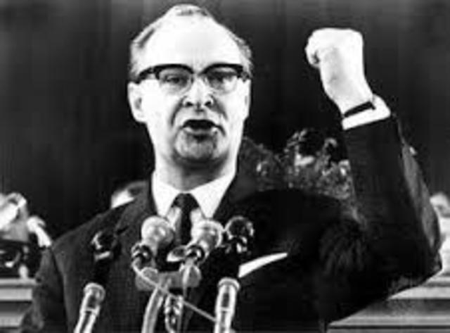 Gorbachev introduces glasnot