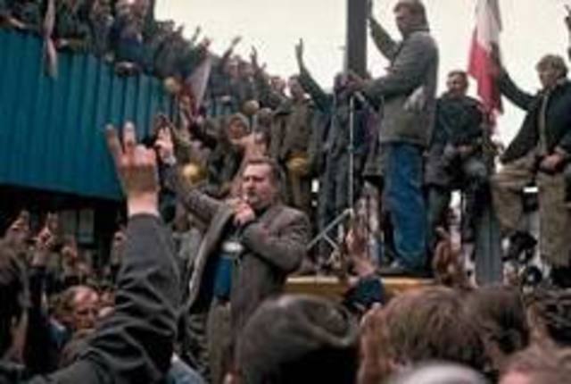 Lech Walesa elected president of Poland