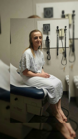 Ich zertrümmerte mein Gesicht in einem Kaffeetisch .