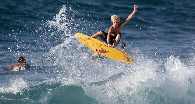 Принимает участие в контесте Triple Crown и занимает 2 место