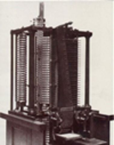 Charles Babbage diseña su máquina diferencial
