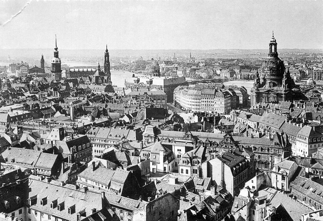 Attack to the German city of Dresden by the British Royal Air Forces.