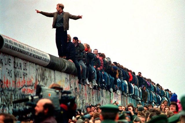 Cae Muro de Berlín