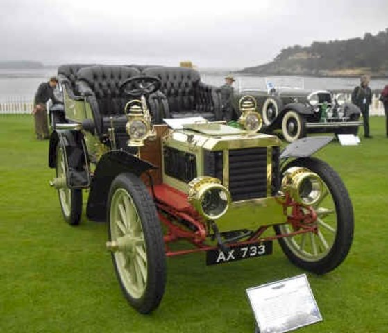 Coche con motor de combustión interna a base de gasolina
