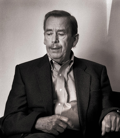 Vaclav Havel elected president of Czechoslovakia