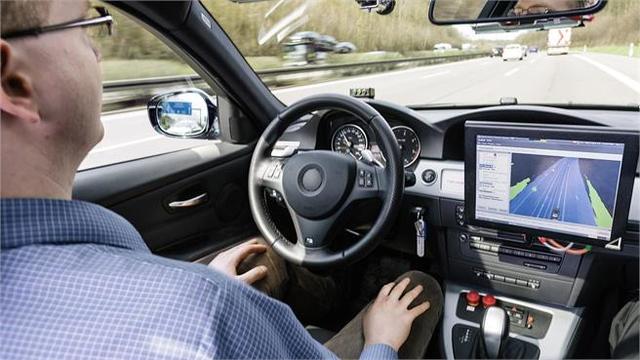 COCHES PILOTEADOS AUTOMÁTICAMENTE