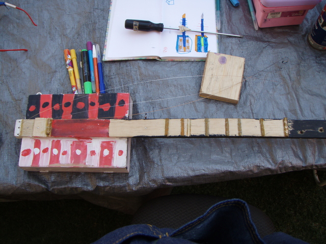 hice una guitarra en la escuela