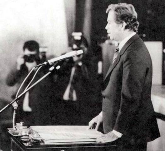 Oposicion Checa Resurge