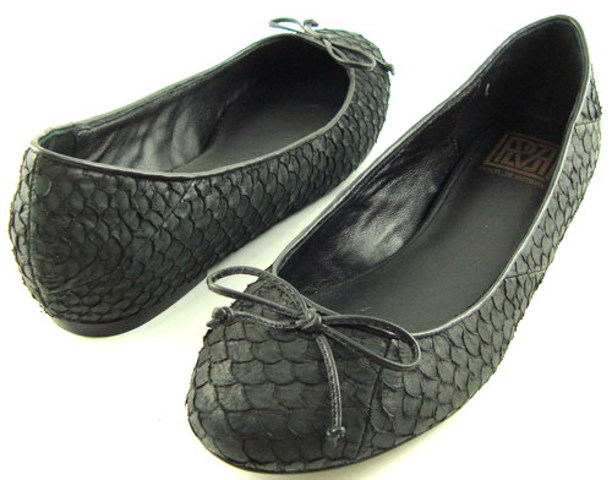 Mrs. Johansen bought Kirsti new shoes. (Fictional)