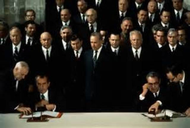 Nixon Sign Salt Treaty