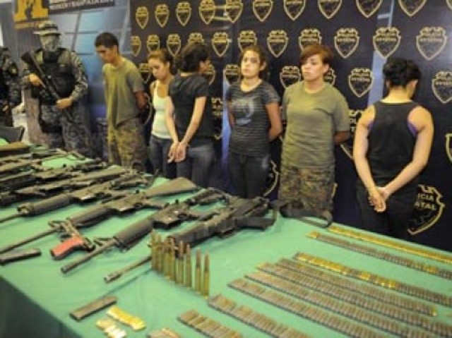 que problemas afrontaba el país a finales del siglo XX