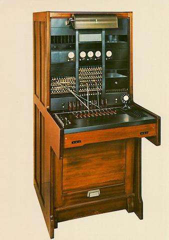 1916: Western Electric