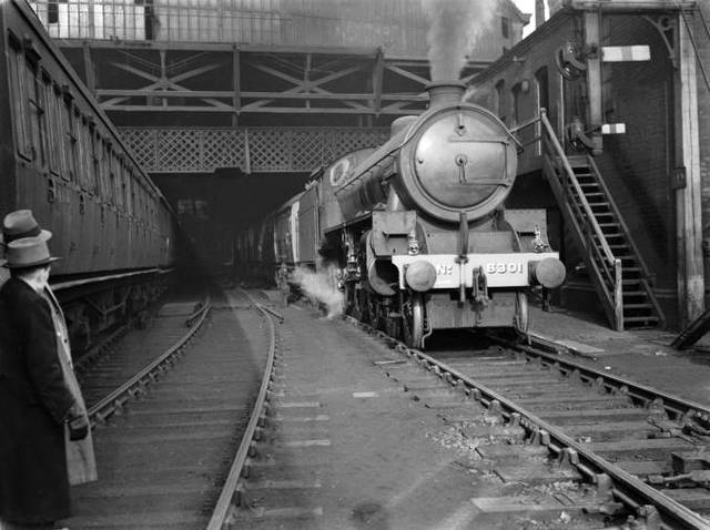 Mrs. Johansen, Ellen Rosen, and Kirsti and Annamarie Johansen visited Uncle Henrik. (Fiction)