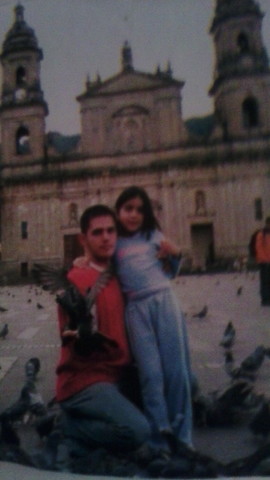 CON MI PAPA EN LA PLAZA DE BOLIVAR CEEBRANDO MI CUMPLEAÑOS
