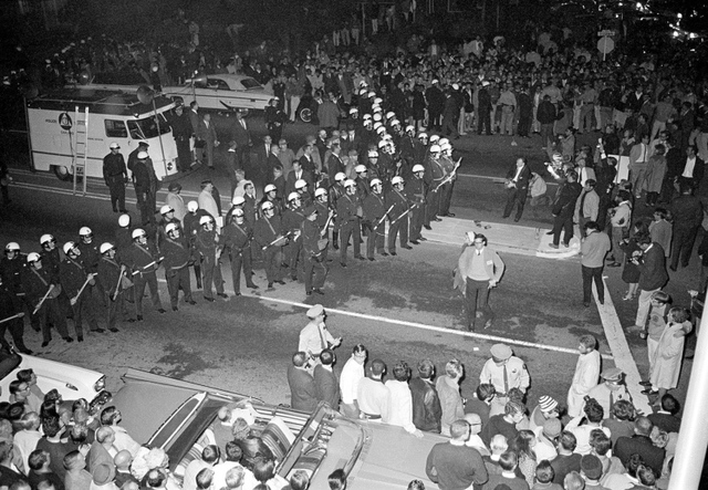 Vietnam devided (abroud)