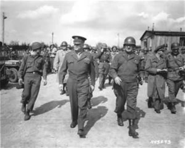 Allied troops reach, liberate paris from Nazi occupation