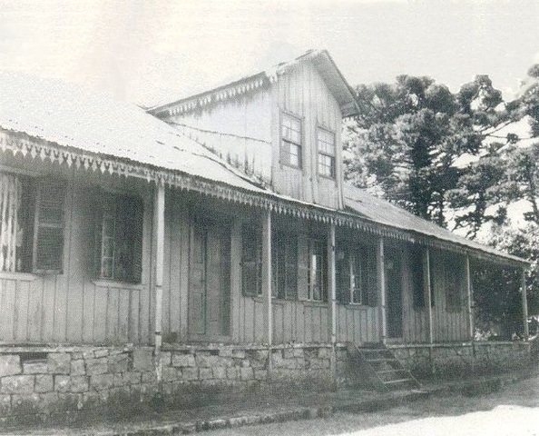 PRIMEIRA ESCOLA DE CANELA