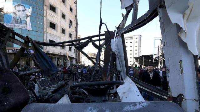 Strage in un santuario sciita vicino a Damasco: oltre 60 morti. L’Isis rivendica l’attentato