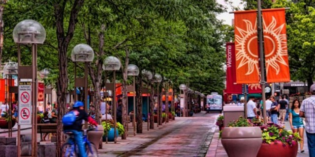 The 16th street mall opens. (Economic)