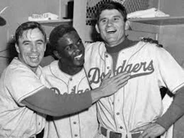 Jackie Robinson Breaks the Color Barrier
