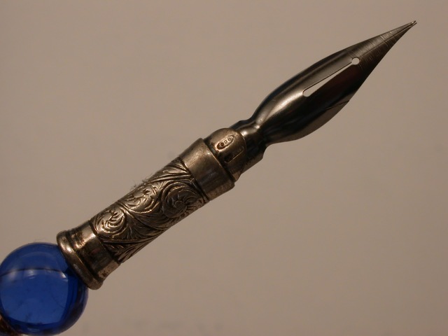 La primera pluma de acero