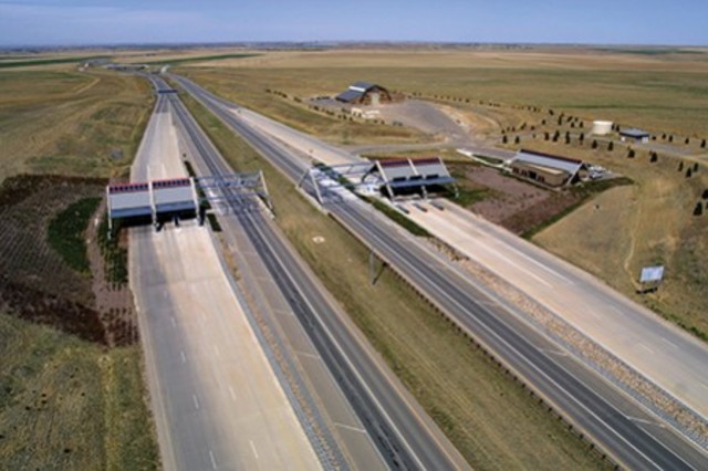 E-470 opens to the public (Economic)