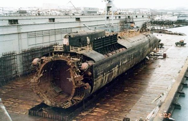 Russian Submarine Kursk Sinks