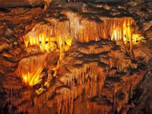 Mammoth Cave National Park is established