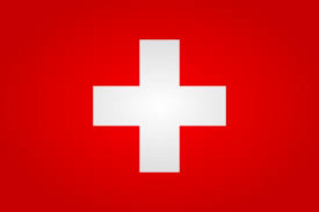 Padece la persecución maccarthista y se instala en Suiza.