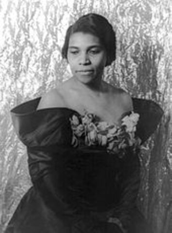 Marian Anderson Breaks Barriers