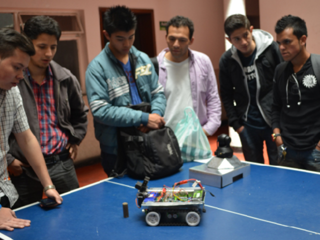 Colombianos y el 3er puesto en robotica