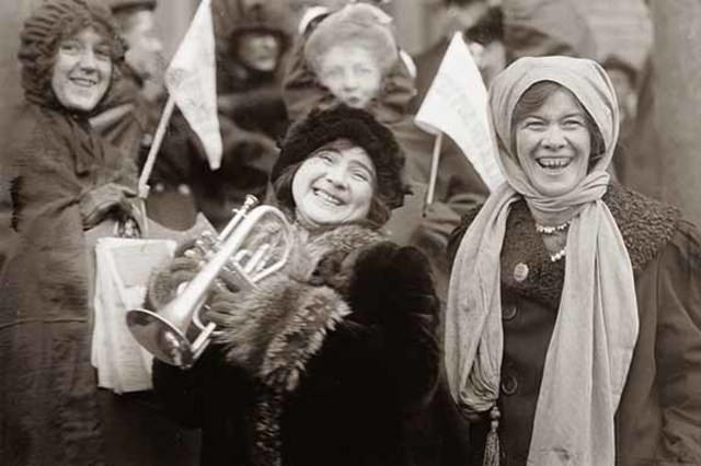 Las sufragistas rodean la Casa Blanca